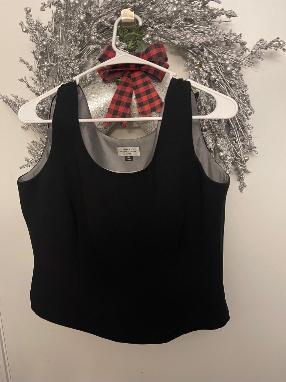 Tahari Black Sleeveless Scoop Neck Tank